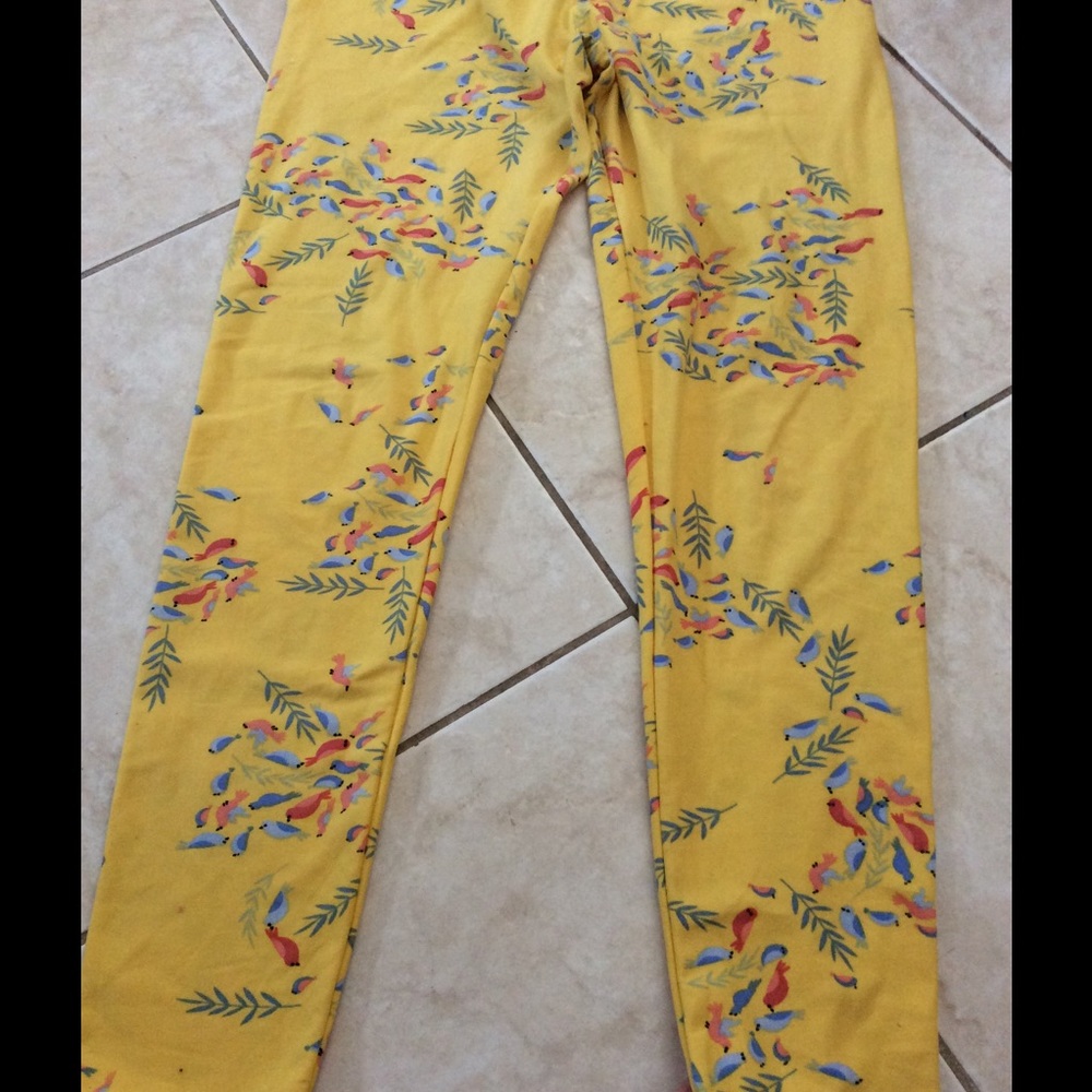 Sale 3/$15! LulaRoe OS with flowers and birds.